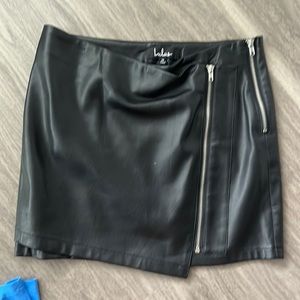 Lulus black skirt size m